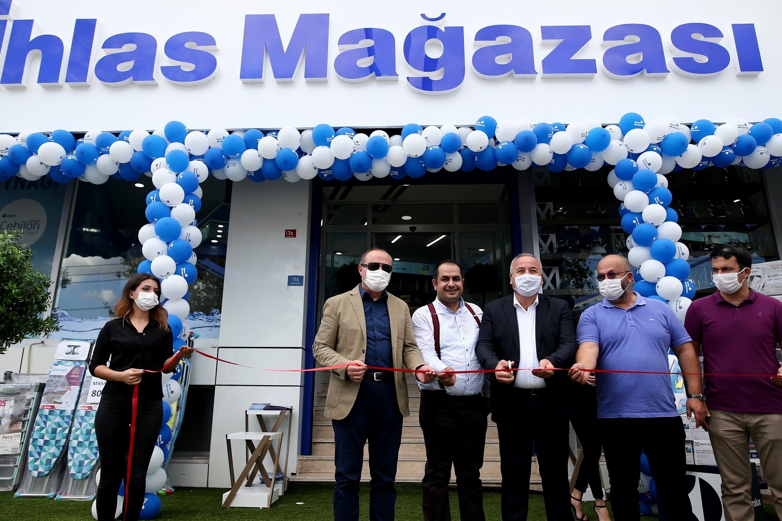 Vatandaş, AVM yerine cadde mağazalarını tercih ediyor Vatandaş, AVM yerine cadde mağazalarını tercih ediyor