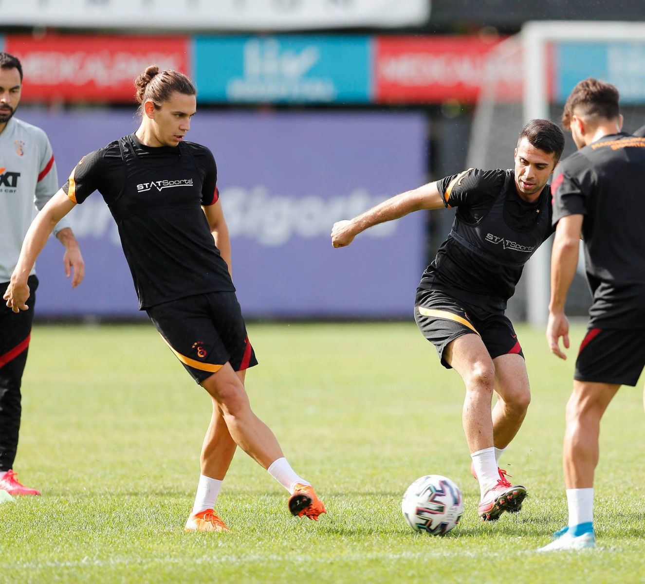 Galatasaray, Alanyaspor'a 2-1 mağlup oldu Galatasaray, Alanyaspor'a 2-1 mağlup oldu