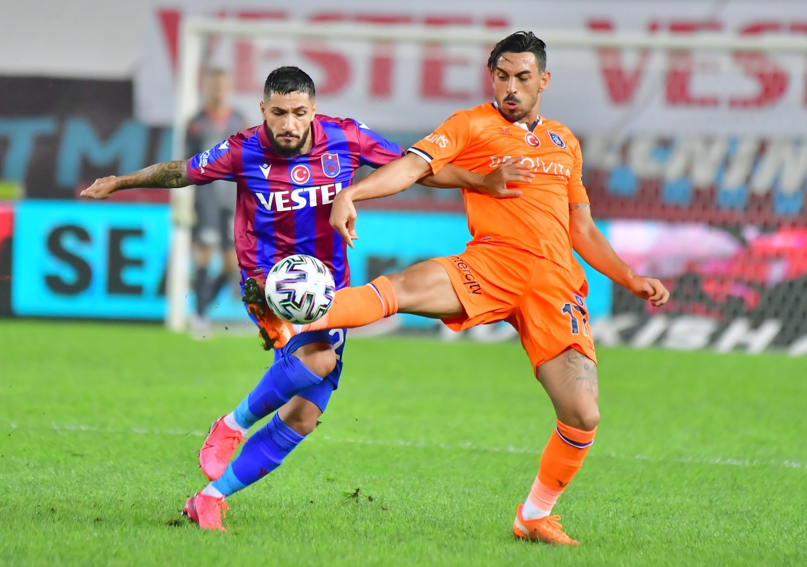 Trabzonspor evinde Başakşehir'e 2-0 mağlup oldu