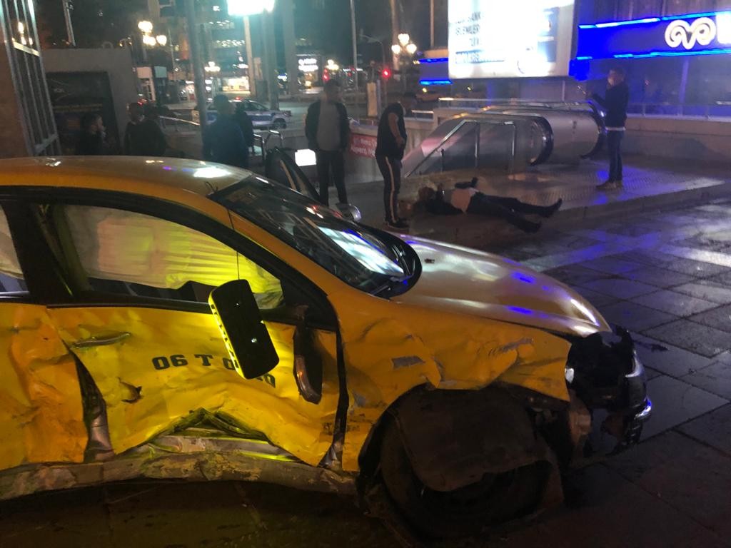Ankara’da kadın sürücü ortalığı birbirine kattı: 3 yaralı