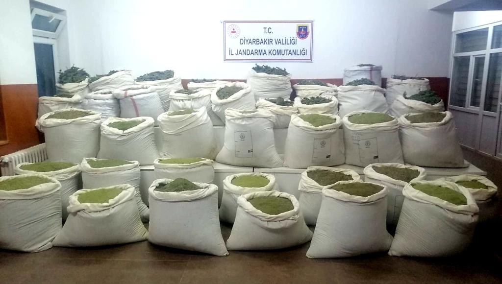 Neredeyse 1 ton! Hepsi Diyarbakır'da ele geçirildi
