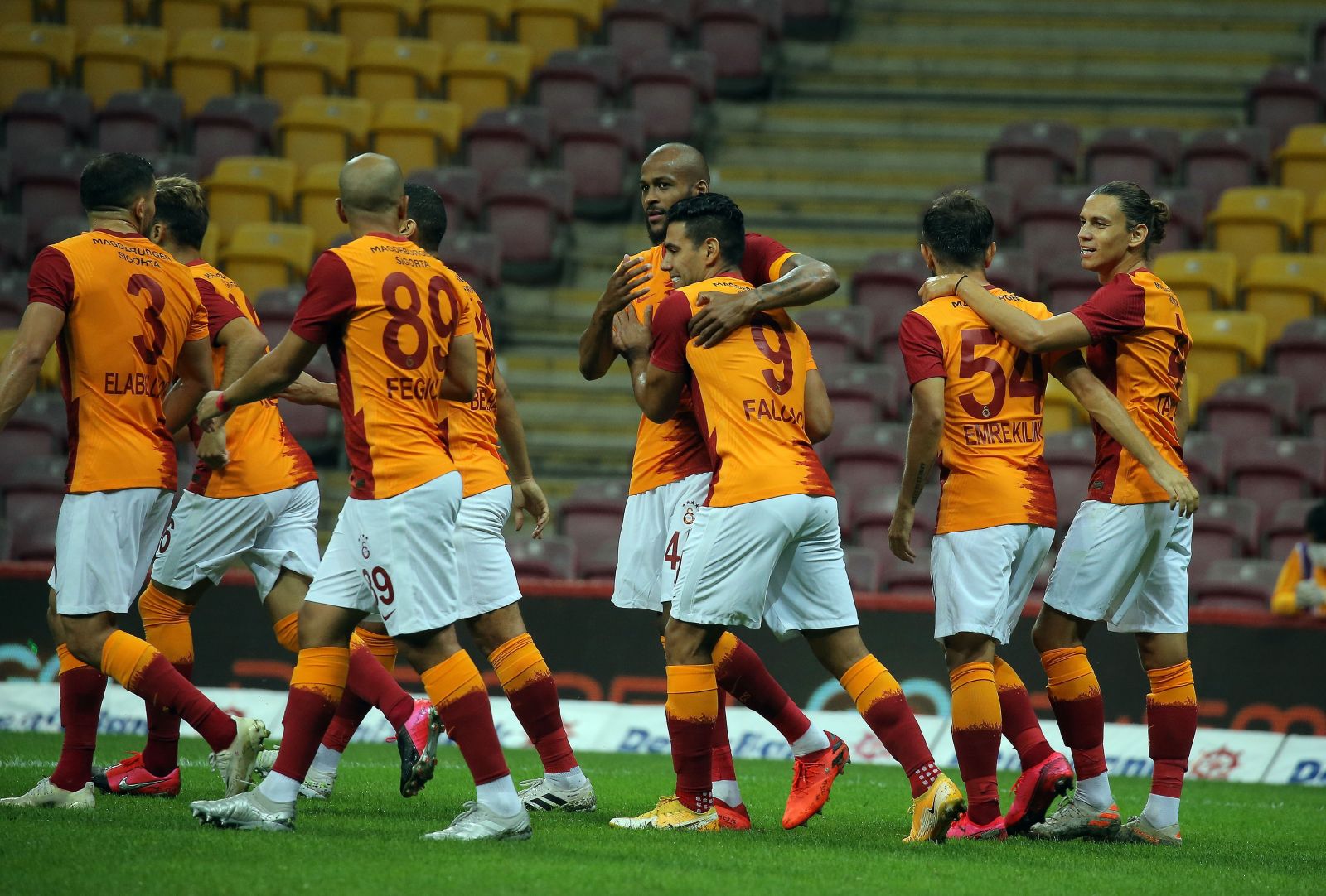 Galatasaray, Alanyaspor'a 2-1 mağlup oldu Galatasaray, Alanyaspor'a 2-1 mağlup oldu
