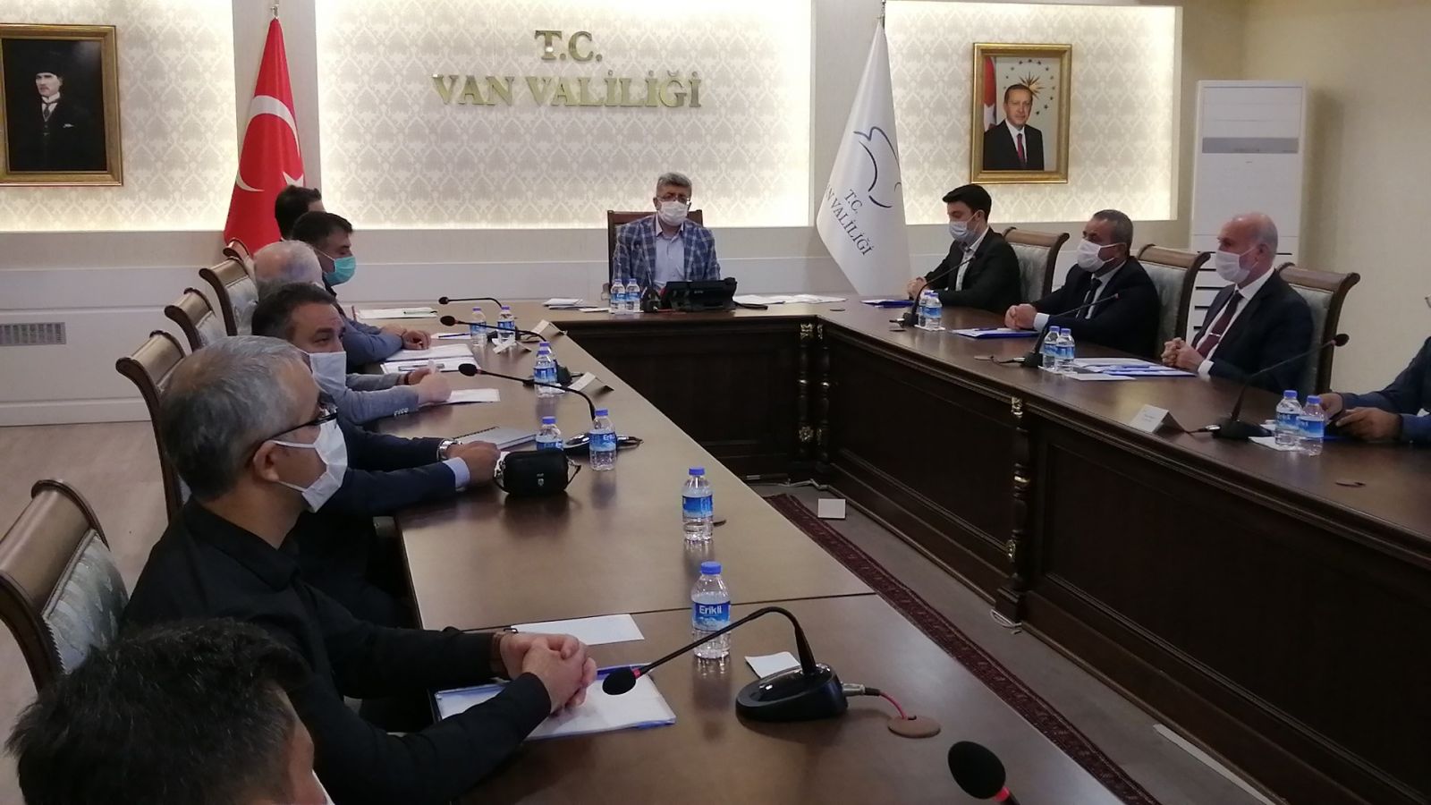 Van'da yeni karar: Hem ayakta yolcu alan minibüse hem ayaktaki yolcuya ceza kesilecek