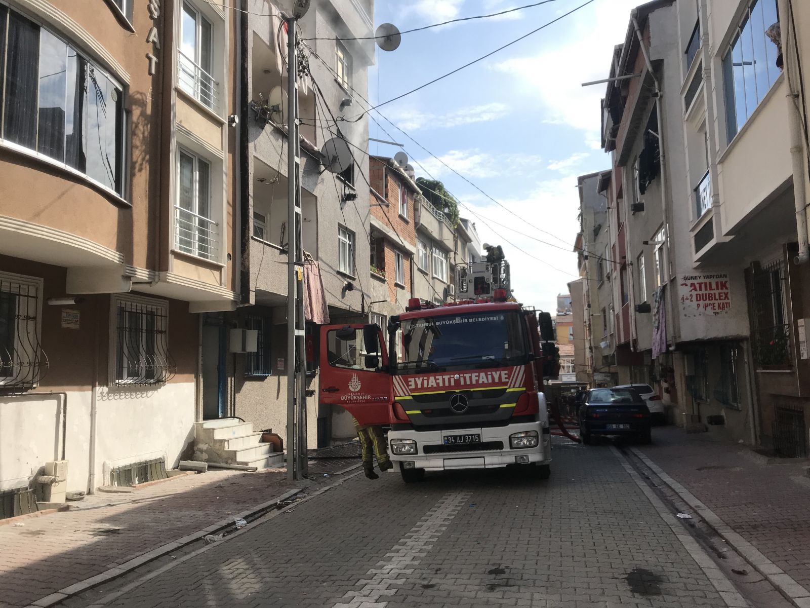 Prizde unutulan şarj aleti yangına neden oldu