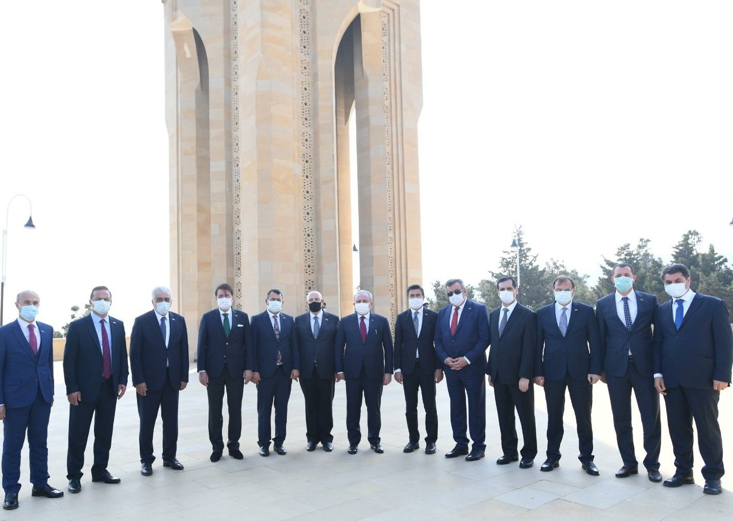 TBMM Başkanı Şentop, Azerbaycan ve Türk şehitliklerini ziyaret etti