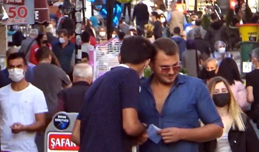 Sosyal mesafe tarihe karıştı! Akın akın geliyorlar