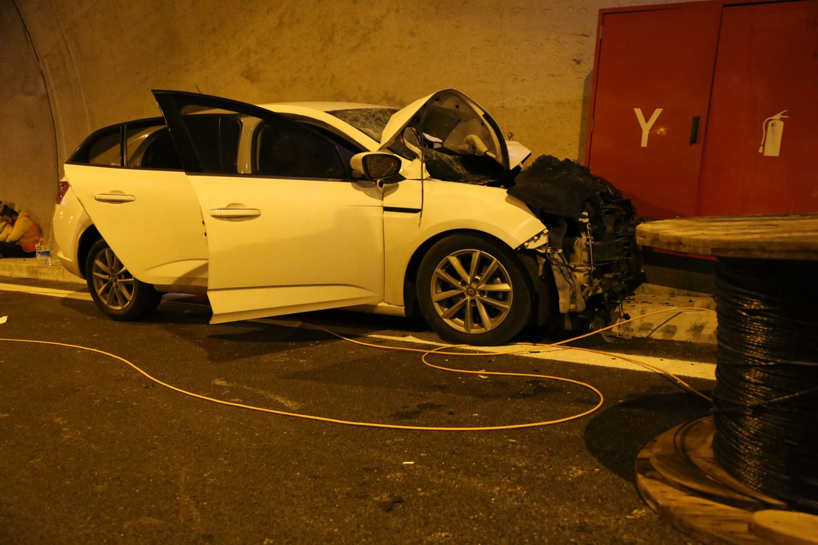 Kuzey Marmara Otoyolu’nda otomobil kablo yüklü kamyonete çarptı: 5 yaralı