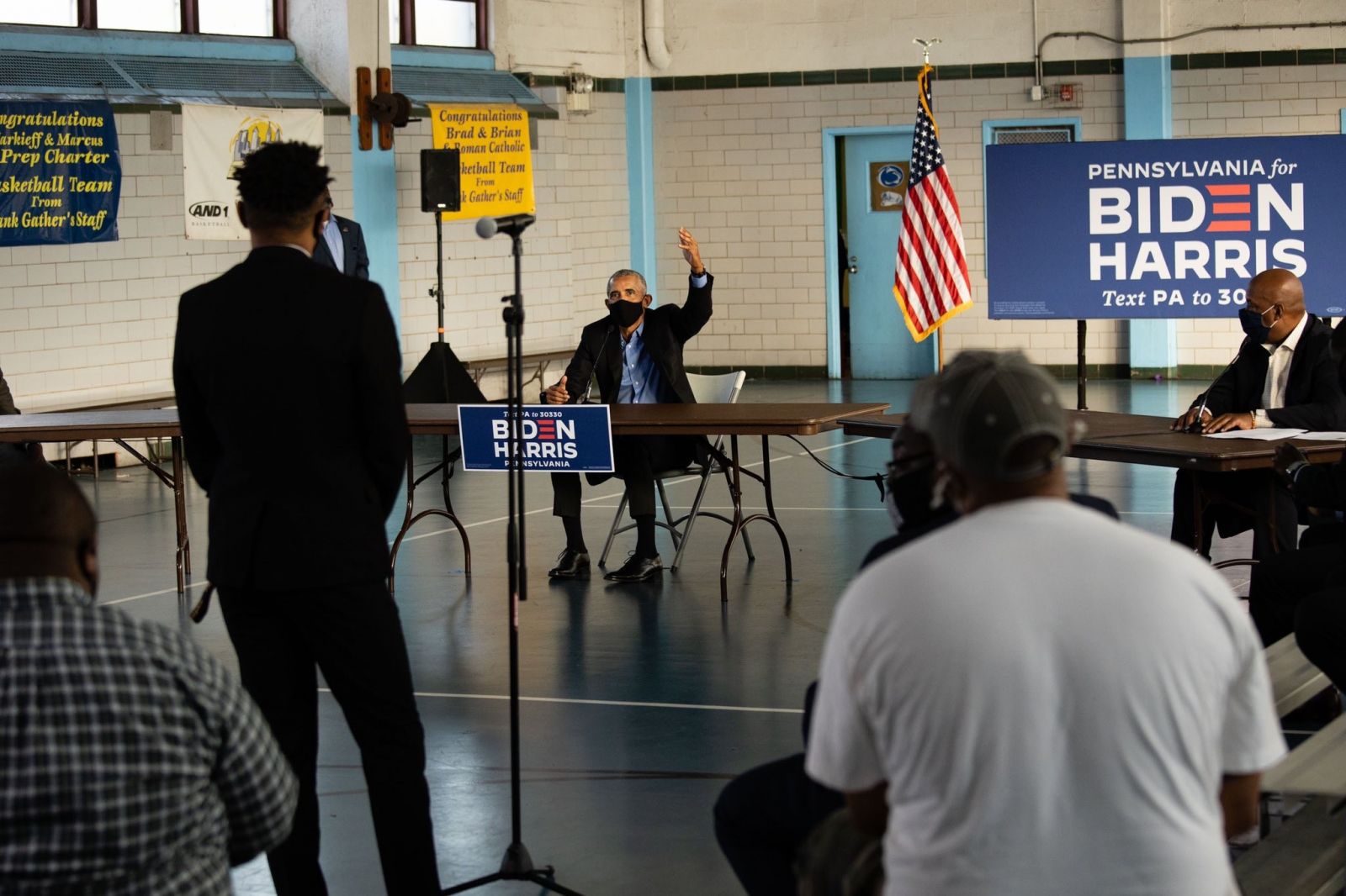 Obama'yı seçim öncesi sokakta görenler şaşırdı! Megafonla oy istedi...