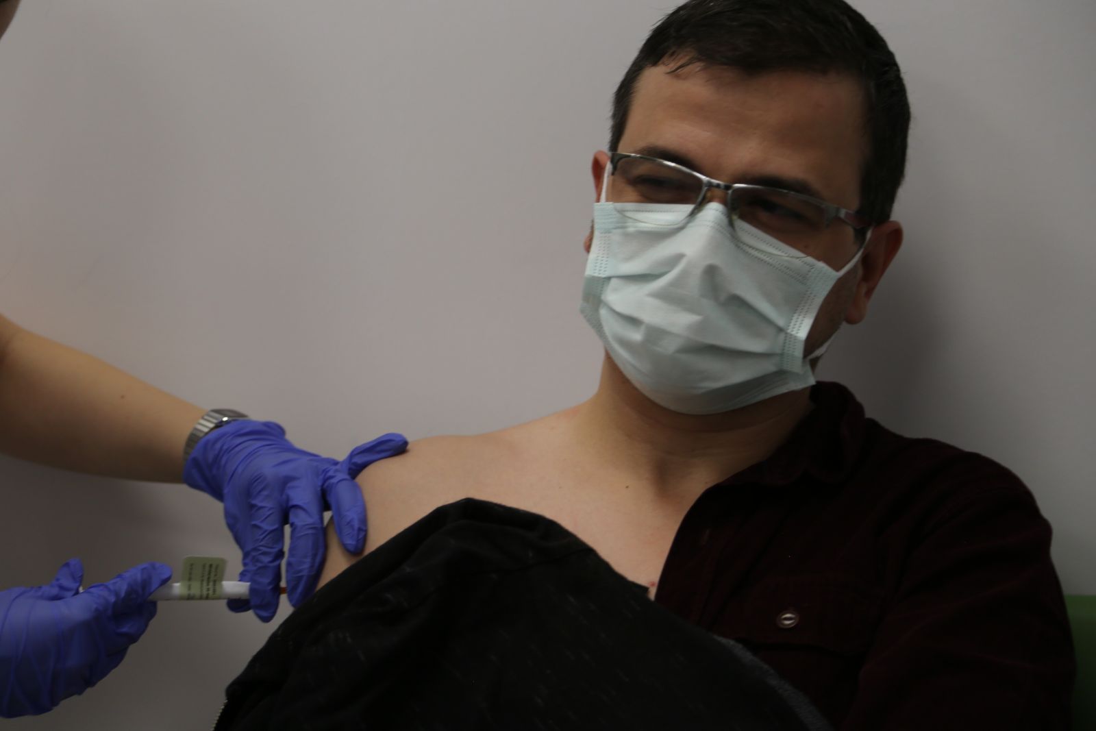 Almanya’da geliştirilen koronavirüs aşısı Kocaeli'de gönüllü olan 3 kişiye vuruldu Almanya’da geliştirilen koronavirüs aşısı Kocaeli'de gönüllü olan 3 kişiye vuruldu
