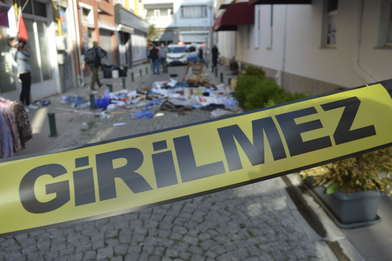 Bunalım geçiren şahıs sokağı birbirine kattı