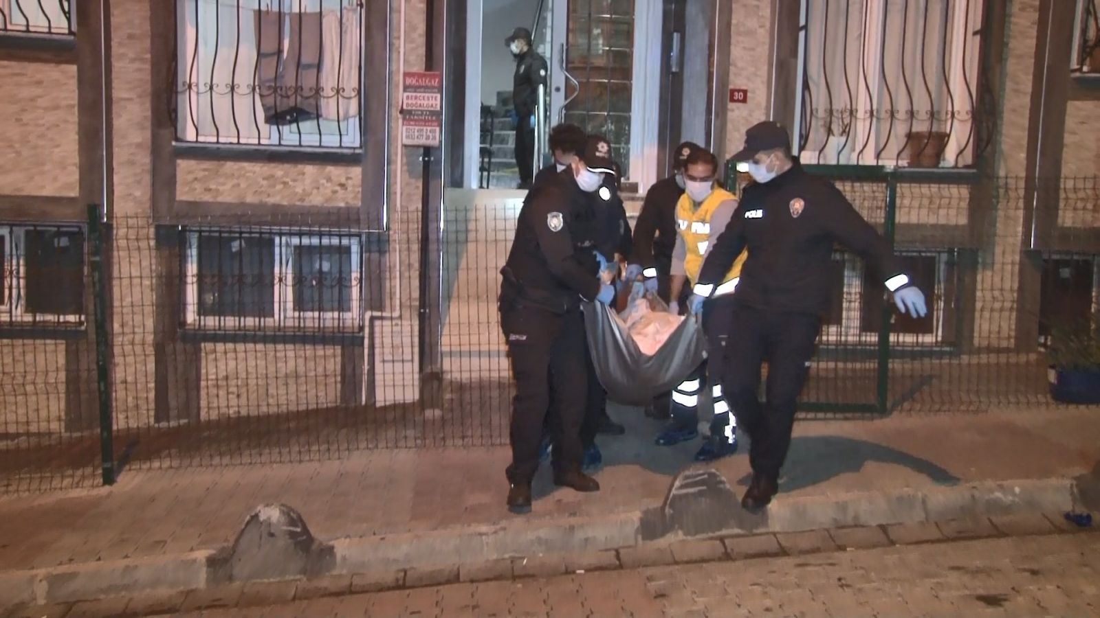 İstanbul'da kadın cinayeti: Tartıştığı karısını defalarca bıçakladı İstanbul'da kadın cinayeti: Tartıştığı karısını defalarca bıçakladı