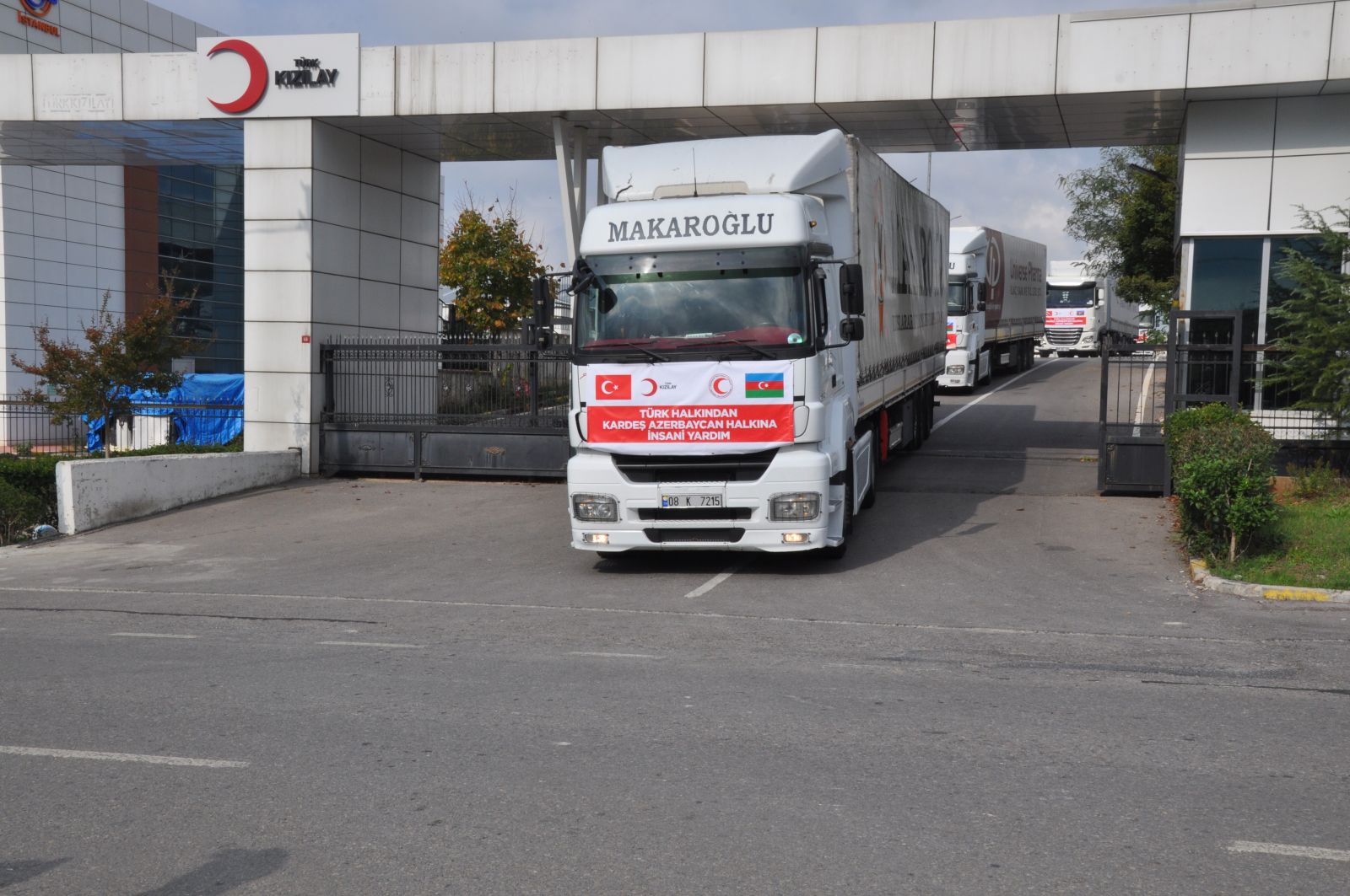 Kardeş Azerbaycan'a yardım eli: 11 tır yola çıktı Kardeş Azerbaycan'a yardım eli: 11 tır yola çıktı