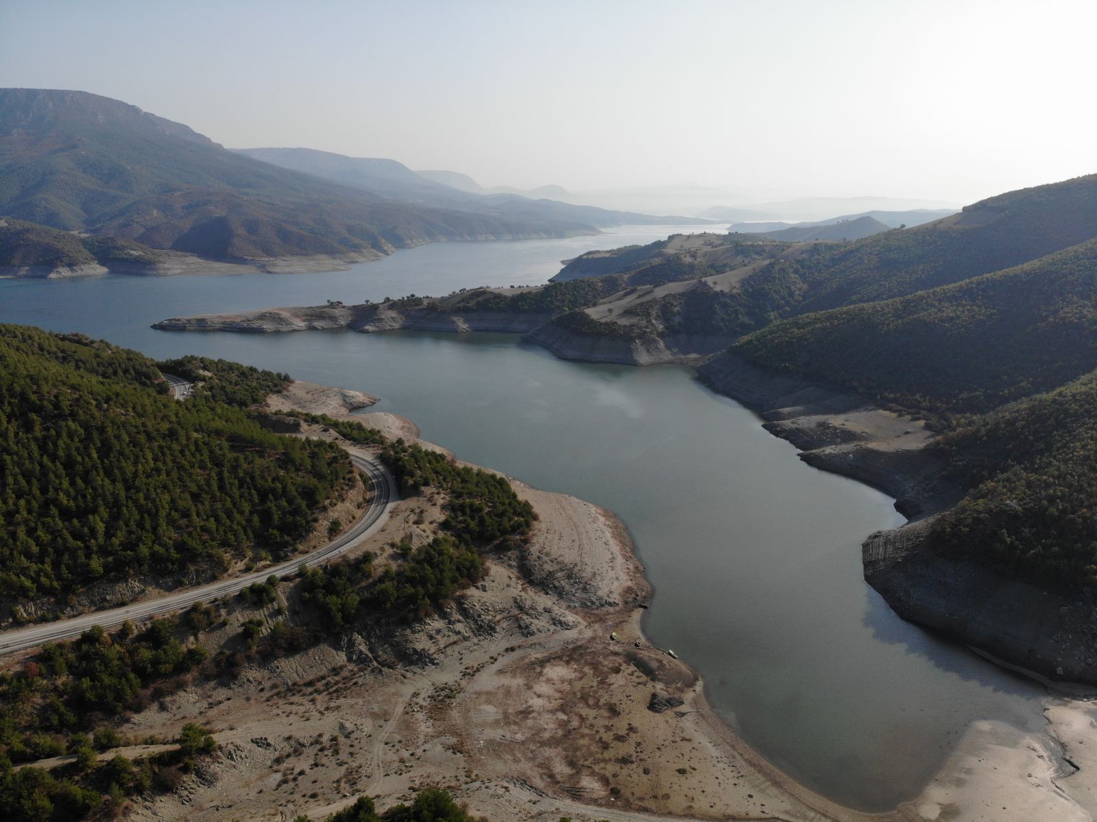 Türkiye'nin 3'üncü büyük barajında korkutan görüntü