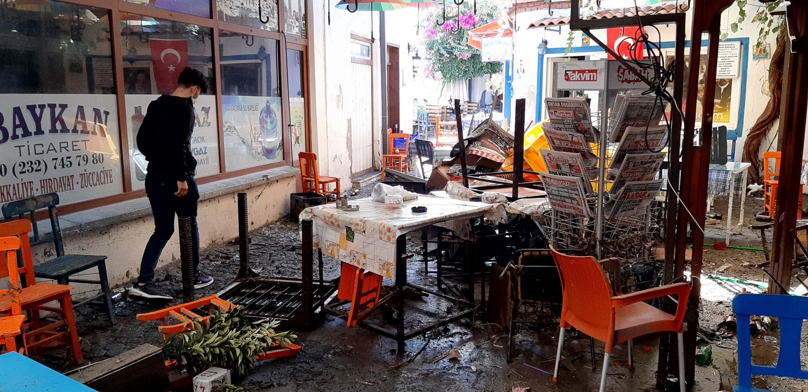 Tsunami vuran Sığacık yaralarını sarmaya başladı