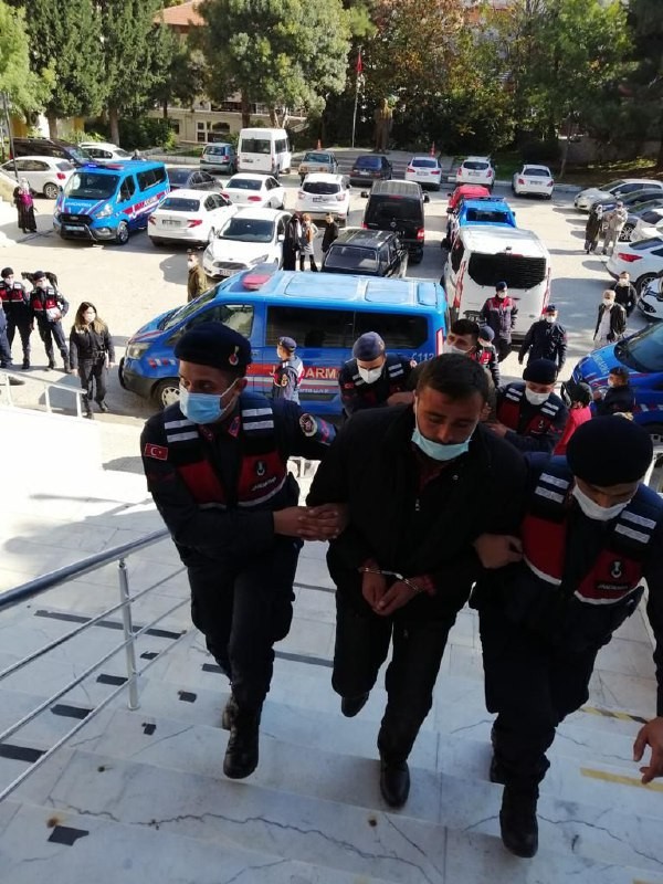 Baba ve oğlu öldüren katil zanlısı ile 3 akrabası adliyeye sevk edildi