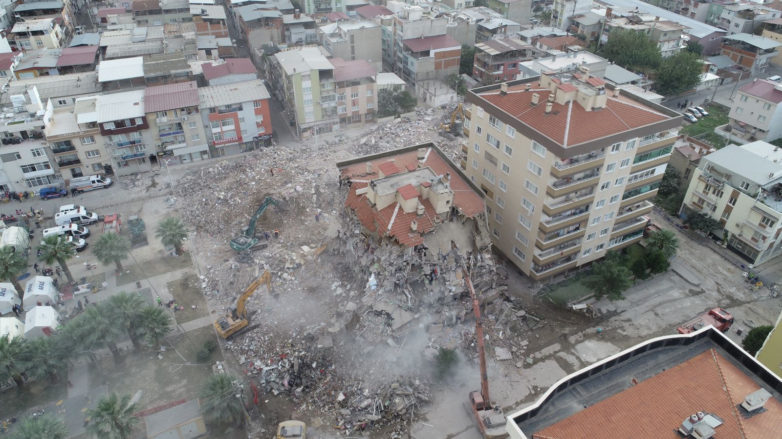 İzmir’de her şeyi özetleyen görüntüler