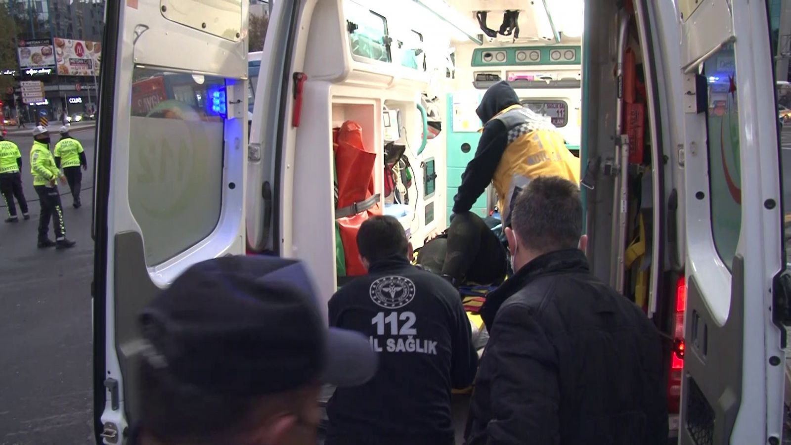 Ankara'da kırmızı ışıkta geçen otobüs başka bir otobüse çarptı: 17 yaralı