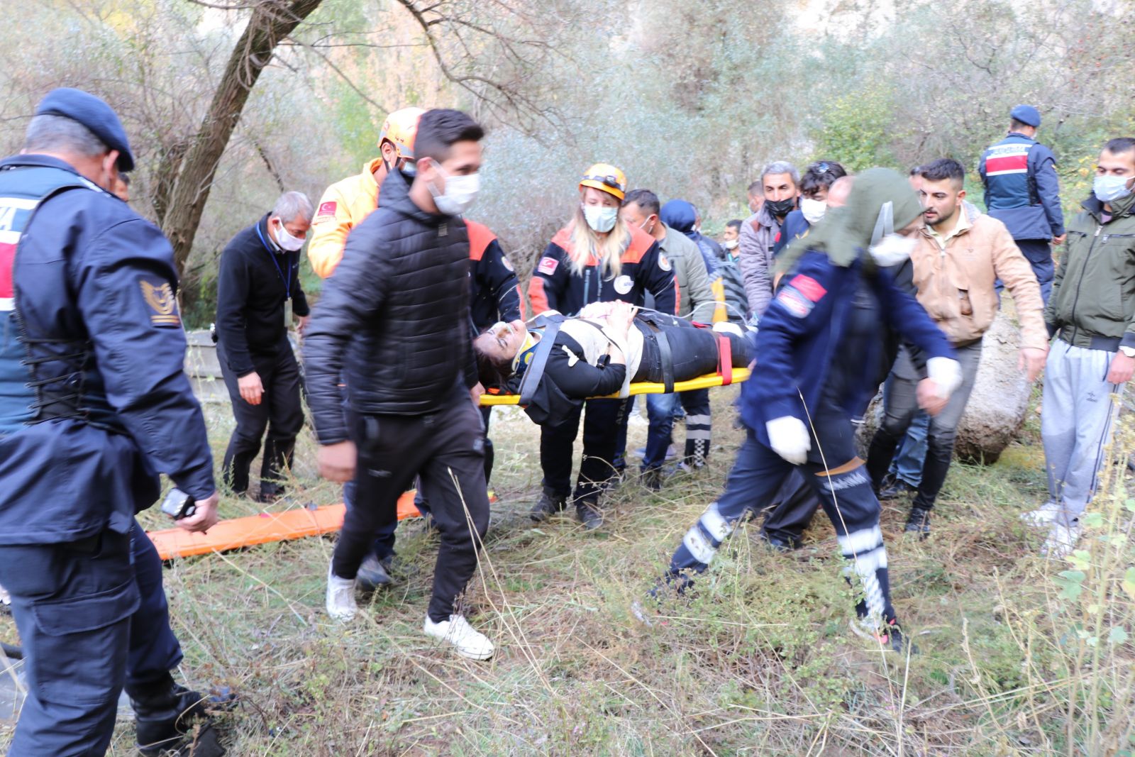 Sağlık çalışanlarının bulunduğu otomobil Ihlara Vadisi'ne uçtu