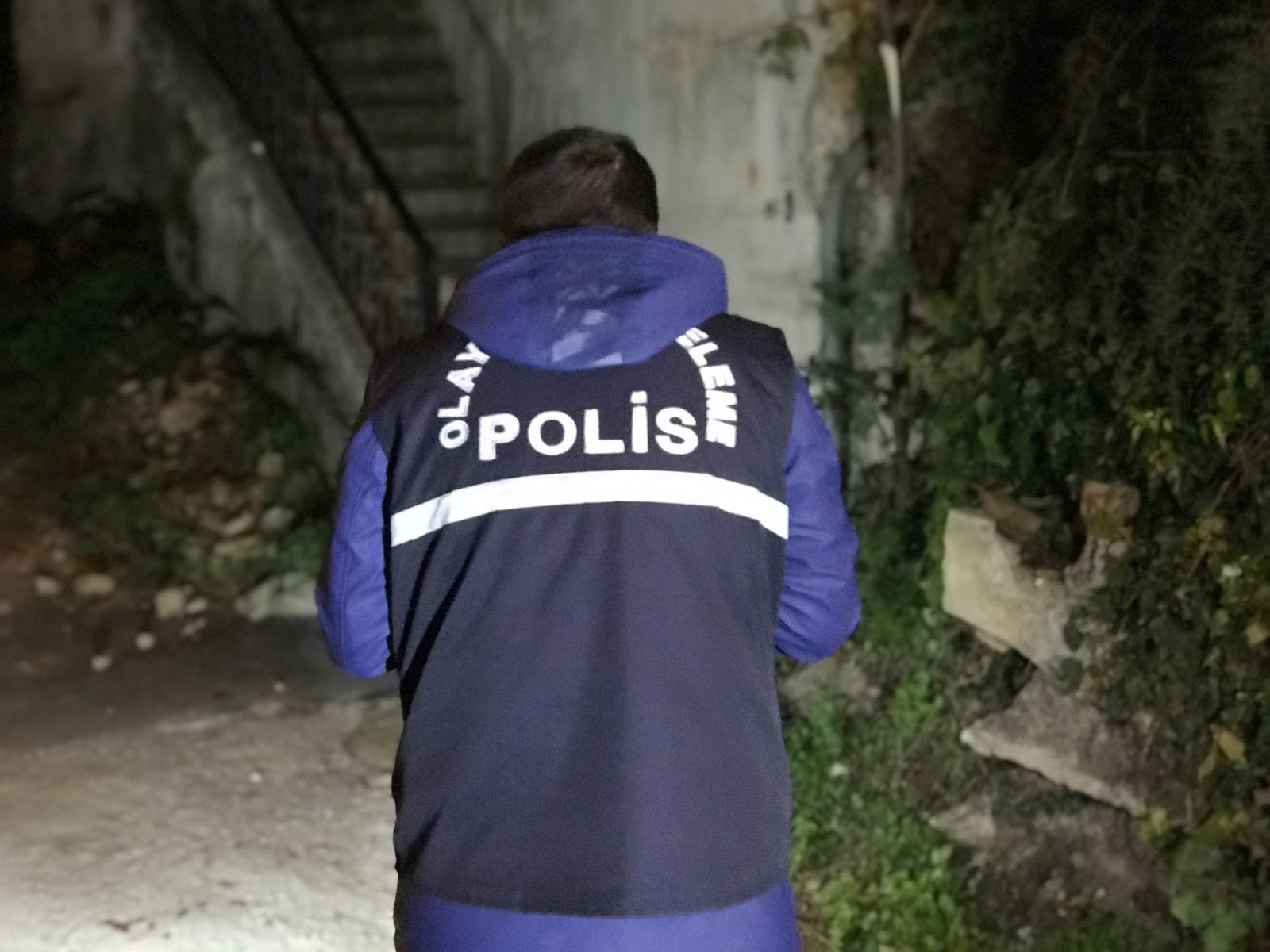 Gece yarısı sokak ortasında silahlı kavga: 1 ağır yaralı