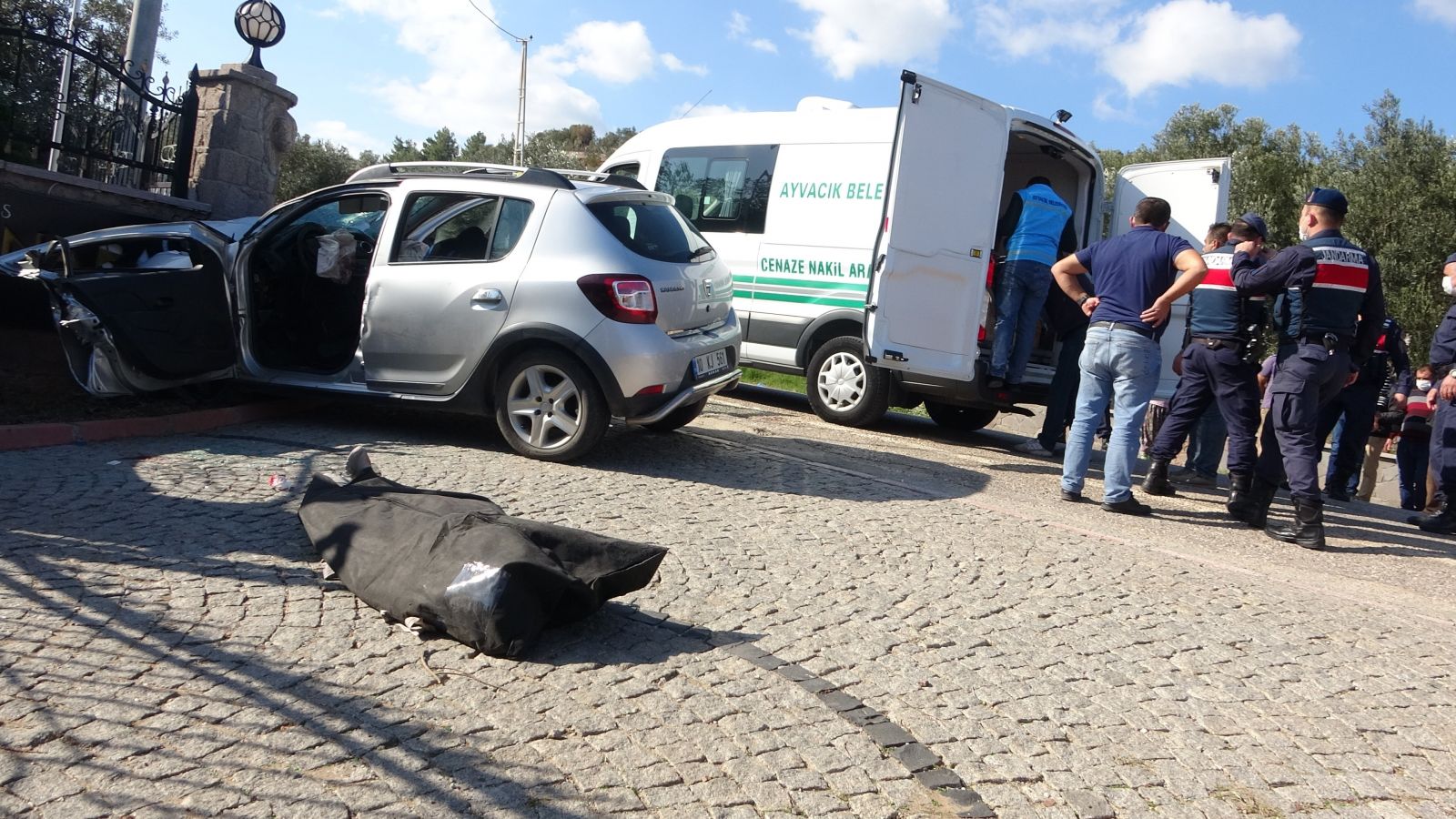 Çanakkale’de trafik kazası: 3 ölü, 1 yaralı