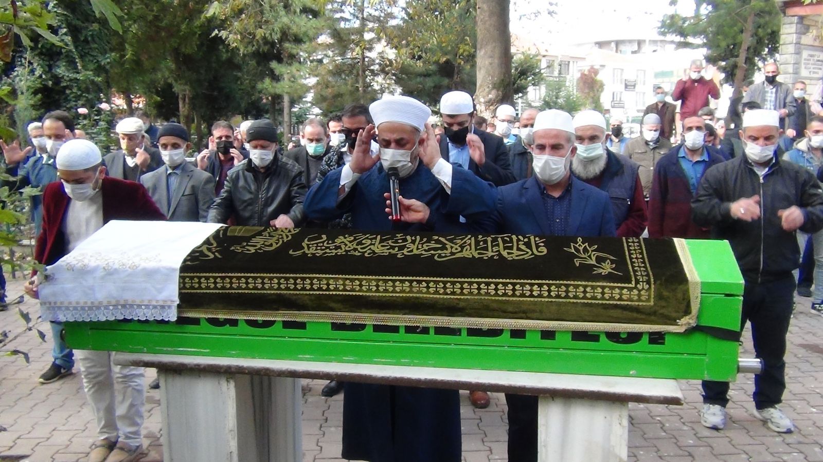 İmamın gözyaşlarıyla en zor görevi