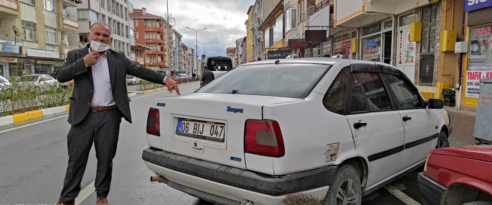 Köpeğini bulana arabasını hediye edecek
