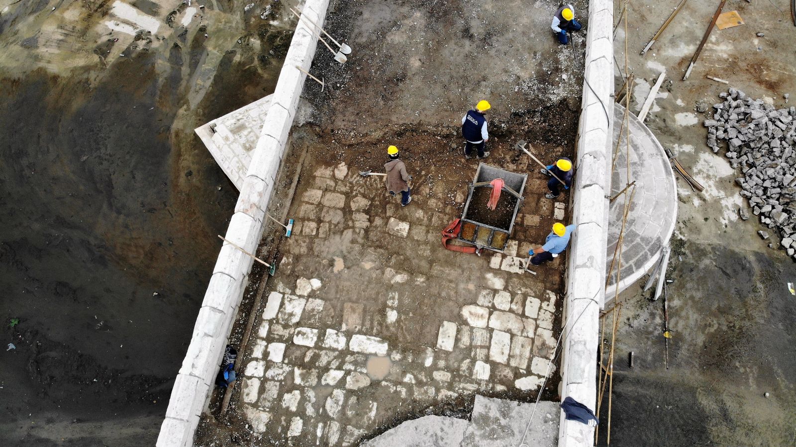 Asfaltın altından 770 yıllık tarih çıktı Asfaltın altından 770 yıllık tarih çıktı