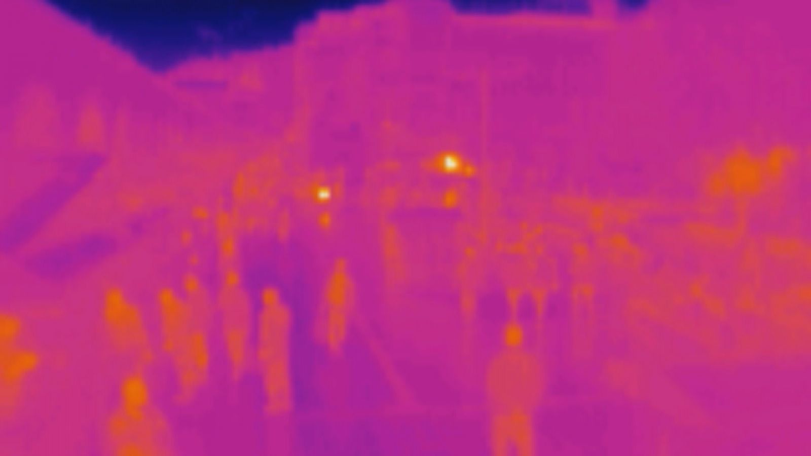 Fatih'te termal kameralı drone ile sigara denetimi