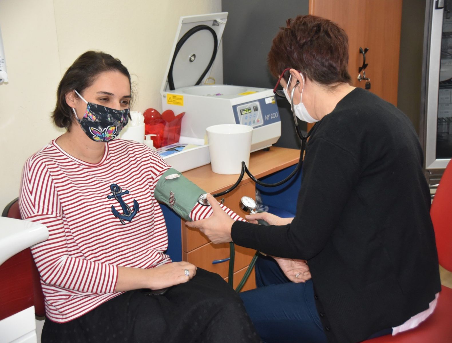 Gönüllü oldular! Adana'da ilk koronavirüs aşısı yapıldı