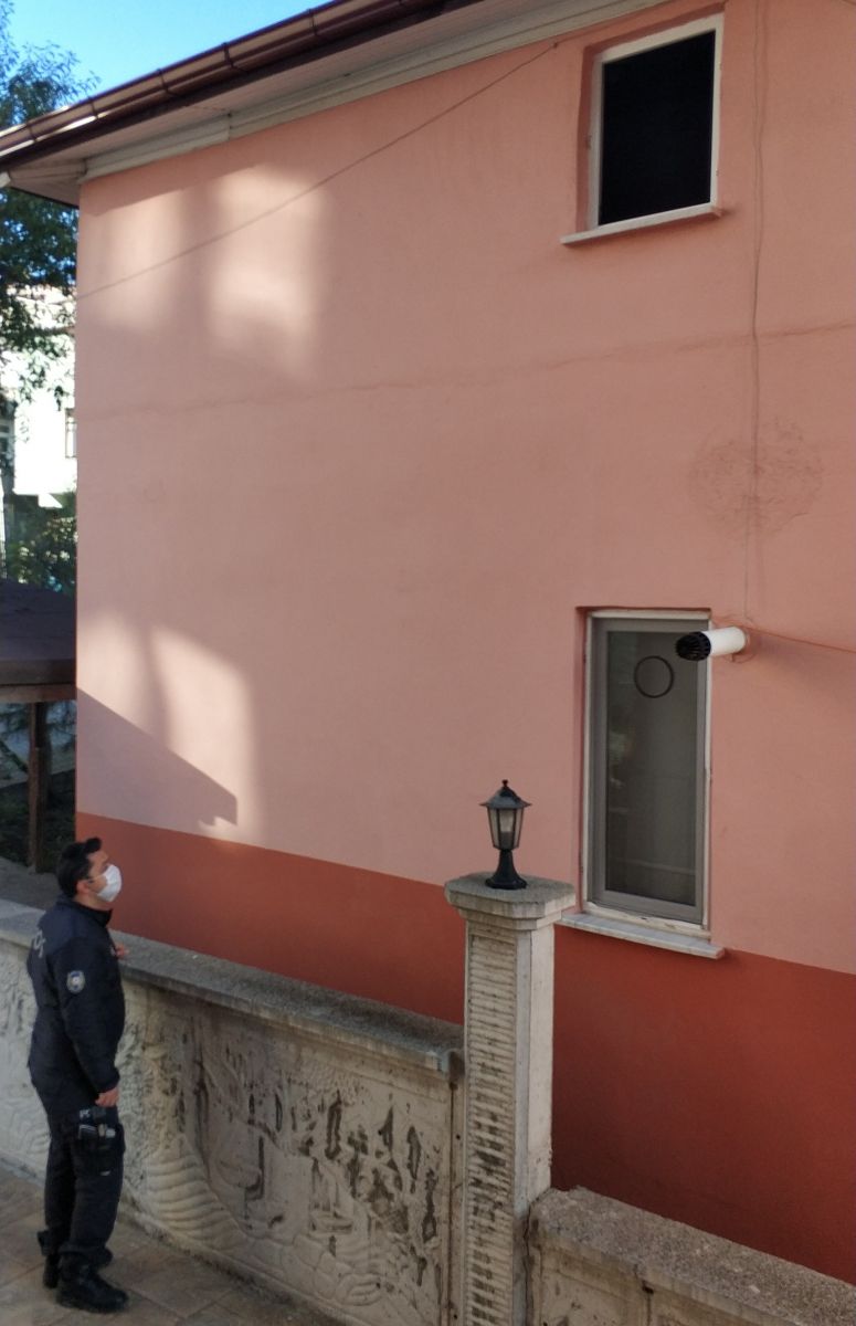 Pencereden düşen lise öğrencisi ağır yaralandı