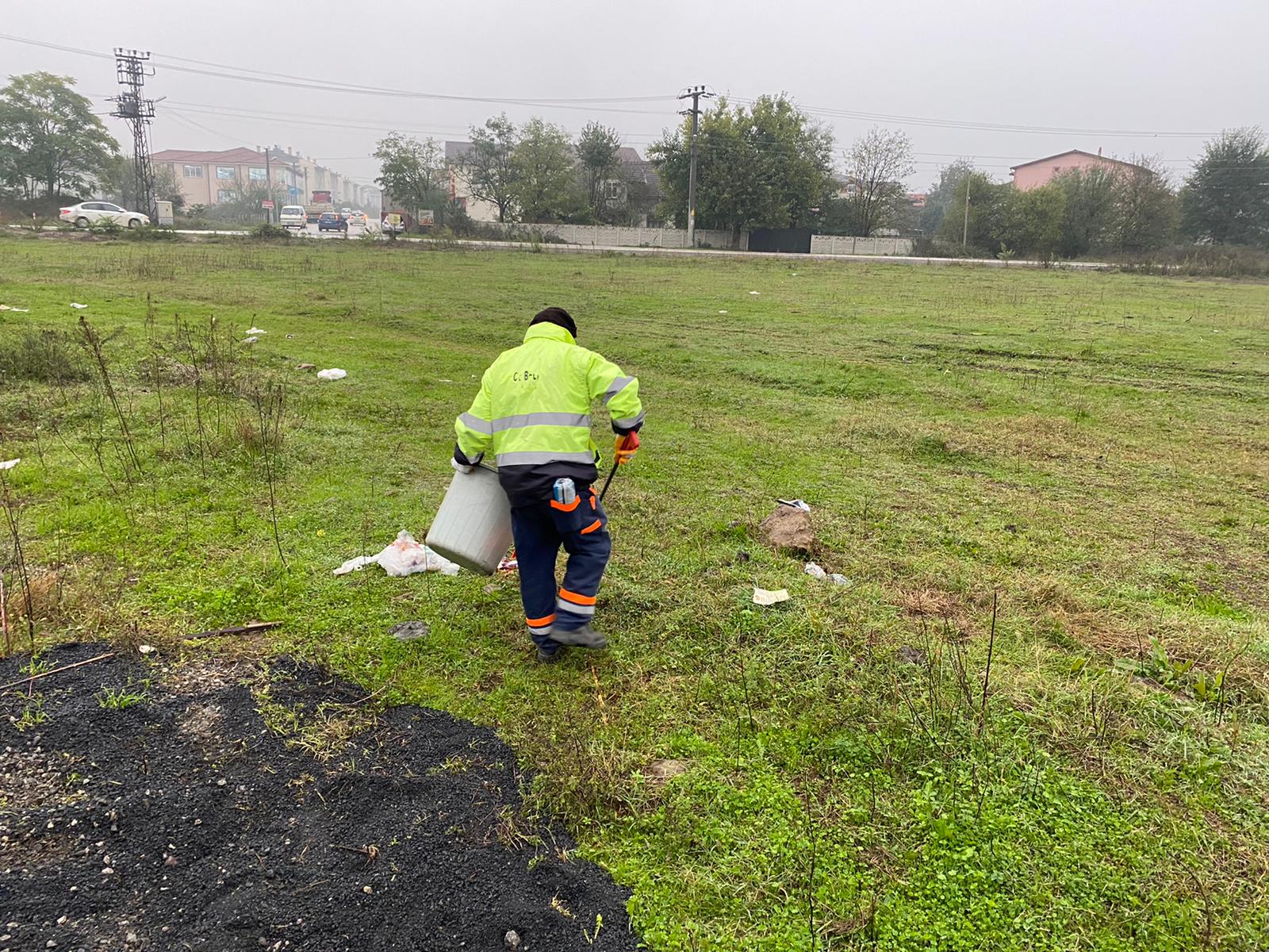 Toplanan çöplerle 'Ayıp Ama' yazdılar