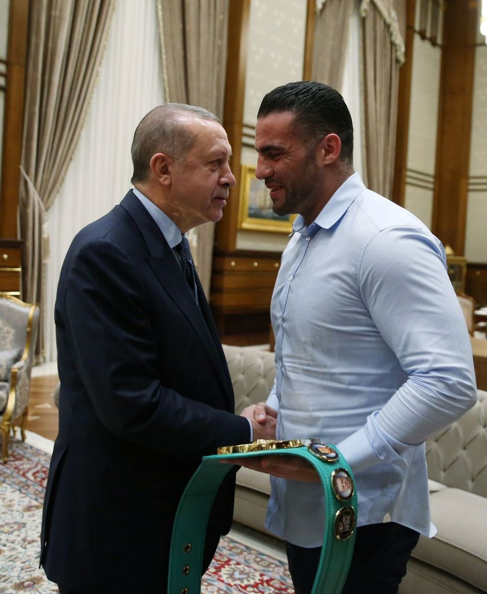 Müslüman dünya şampiyonu aşiret savaşlarını durdurdu