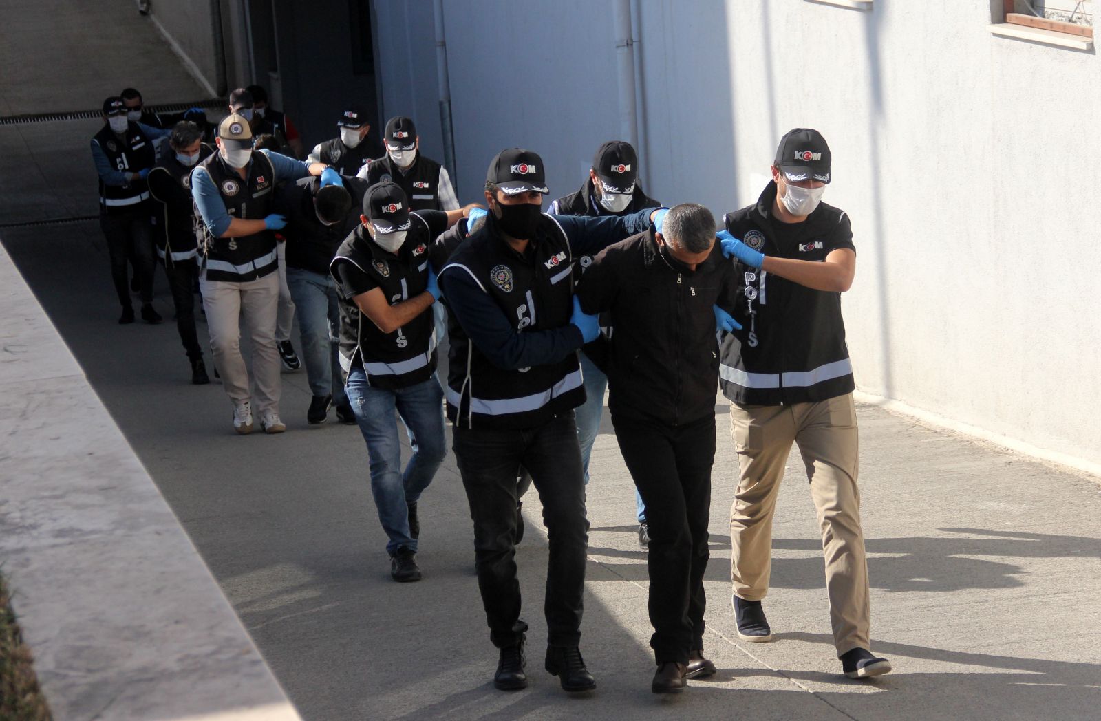 Kuru sıkıdan Uzi tabanca yaptılar