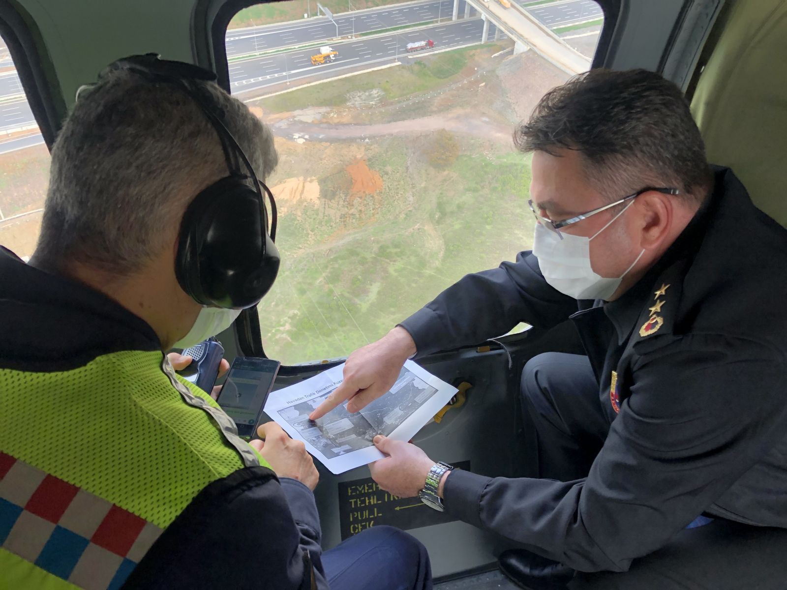 Jandarma, Kuzey Marmara Otoyolu'nu helikopterle denetliyor