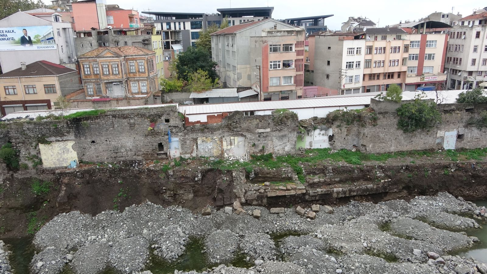 Trabzon’un göbeğinde Roma dönemine ait rıhtım ortaya çıktı