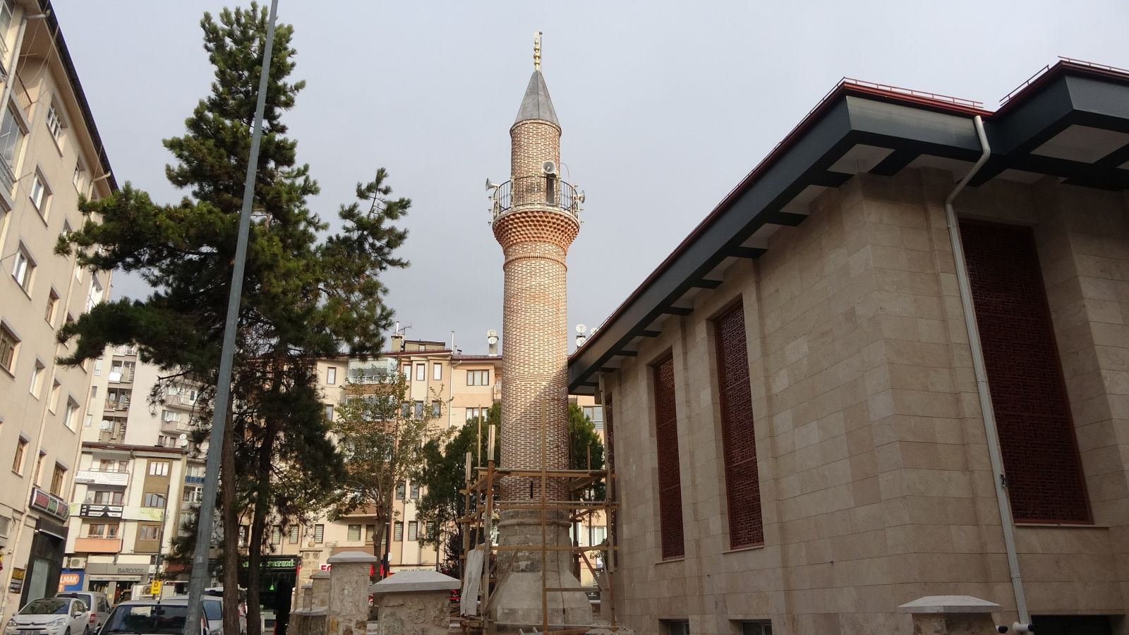 Cami 5 kez yıkıldı, minaresi 4 asırdır ayakta
