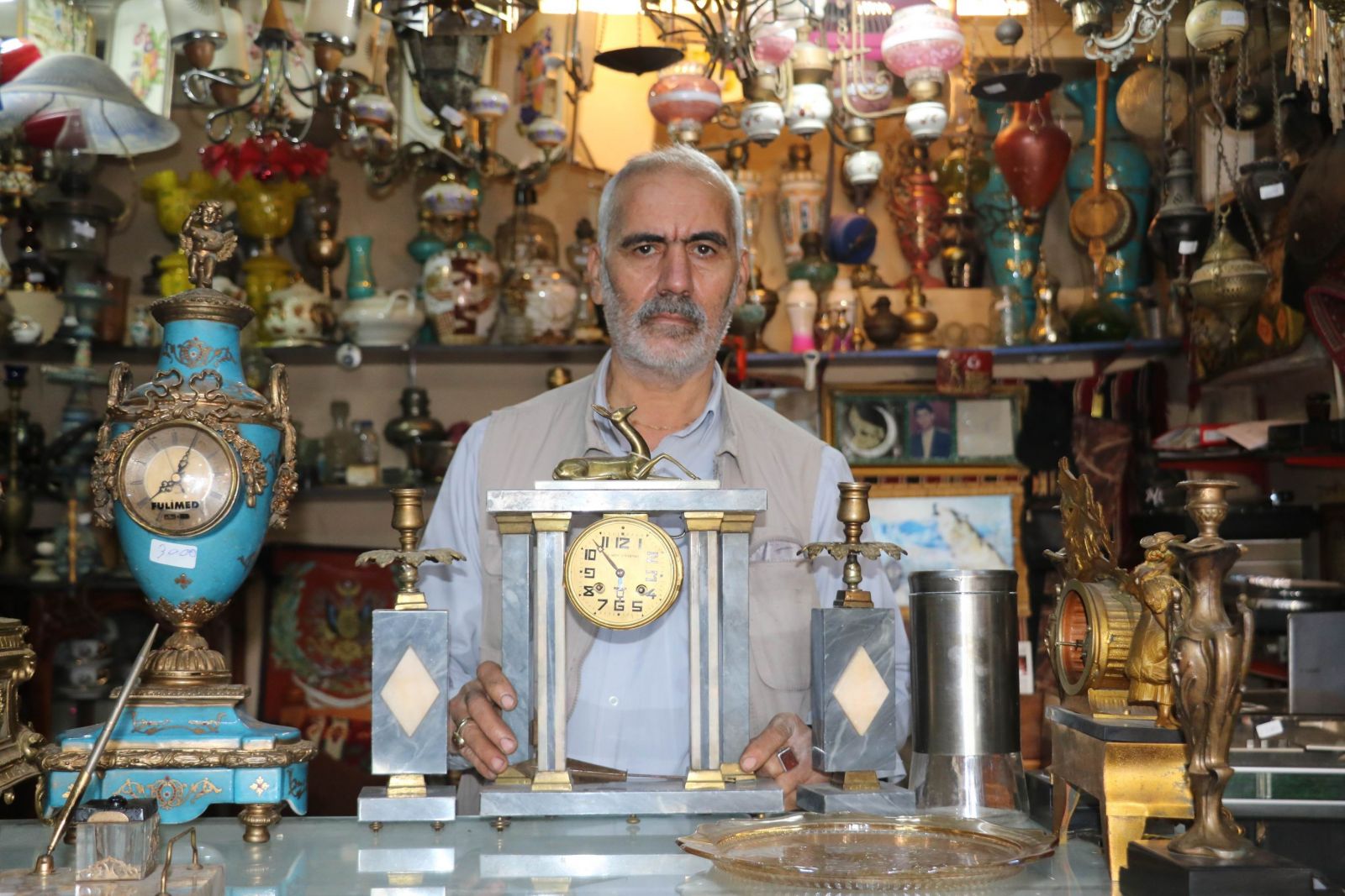 Antika eşyalar için evini ve arsasını sattı Antika eşyalar için evini ve arsasını sattı