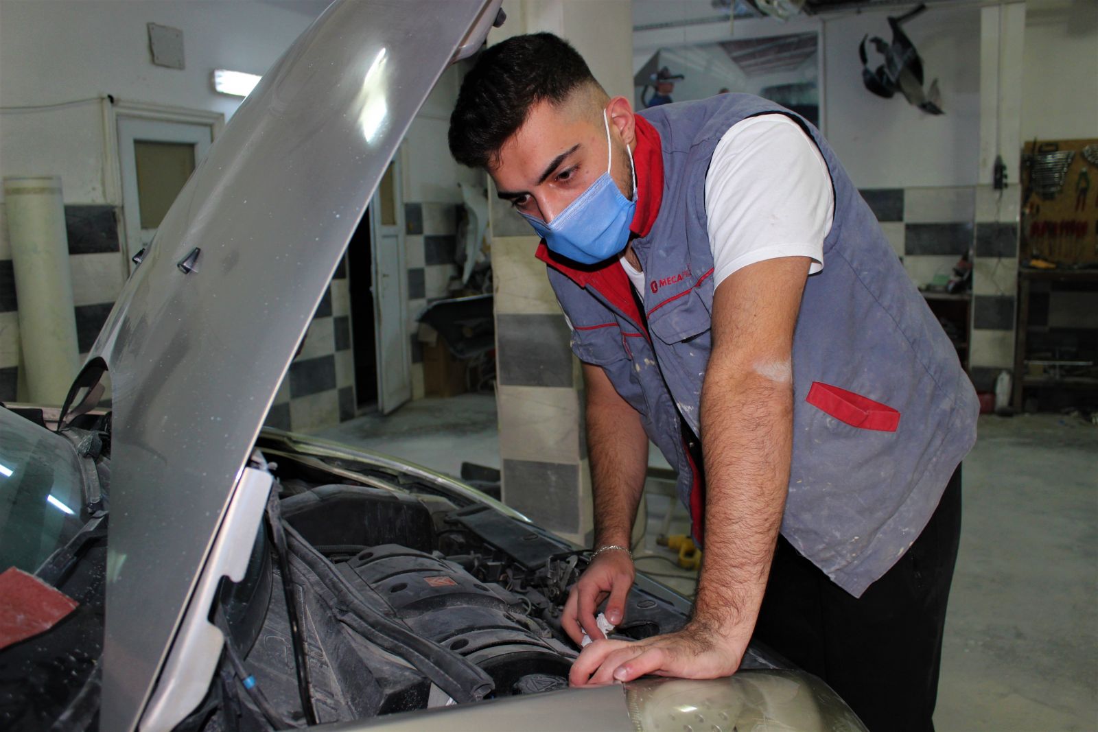 Müzik yapabilmek için üniversiteyi bırakıp sanayide çalışmaya başladı