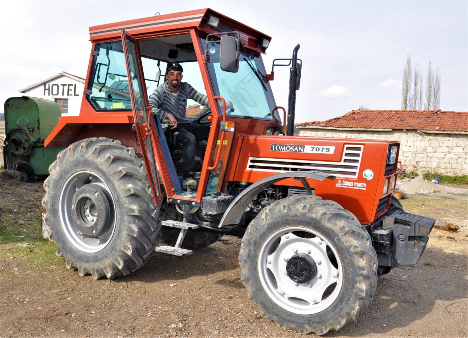 Düğün takılarıyla telefon alıp YouTuber oldu