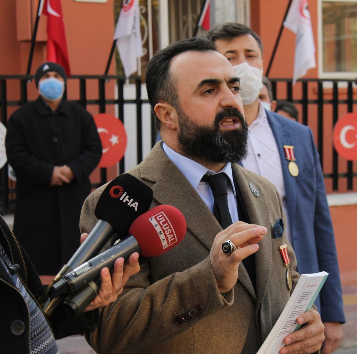Şehit aileleri ve gazilerden Bülent Arınç'a tepki mektubu