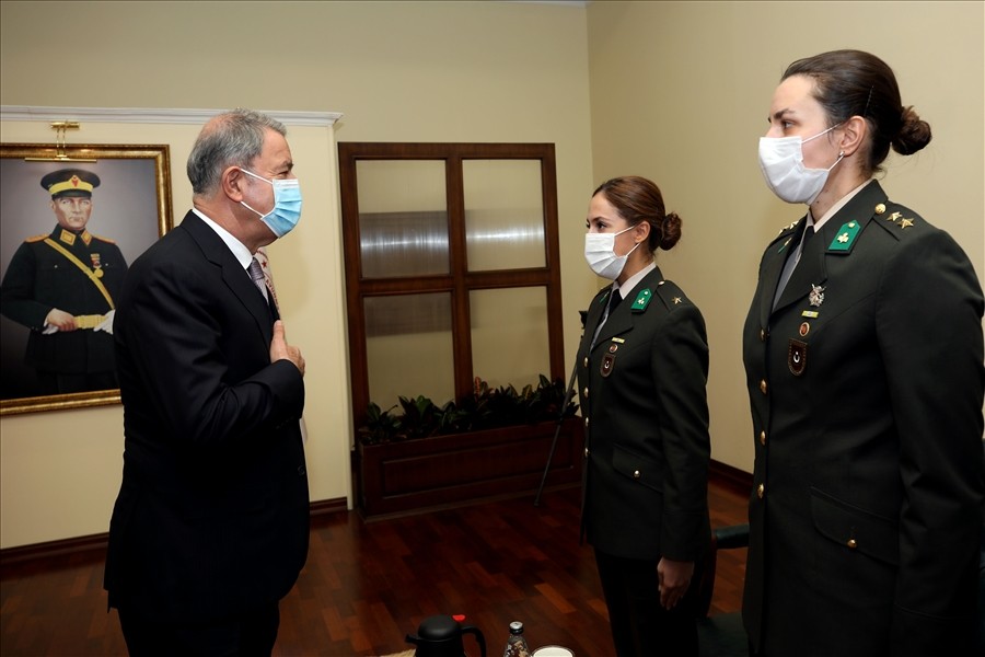 Bakan Akar, MSB’de görevli öğretmenlerle bir araya geldi Bakan Akar, MSB’de görevli öğretmenlerle bir araya geldi