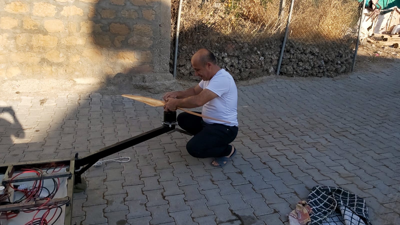 Siirtli kaşif hayalindeki 'uçan arabayı' uçurmayı başardı