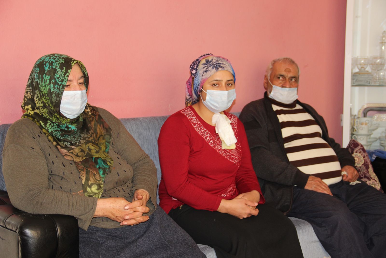 Boşanmak istedi çocuklarının gözü önünde boğazı kesildi