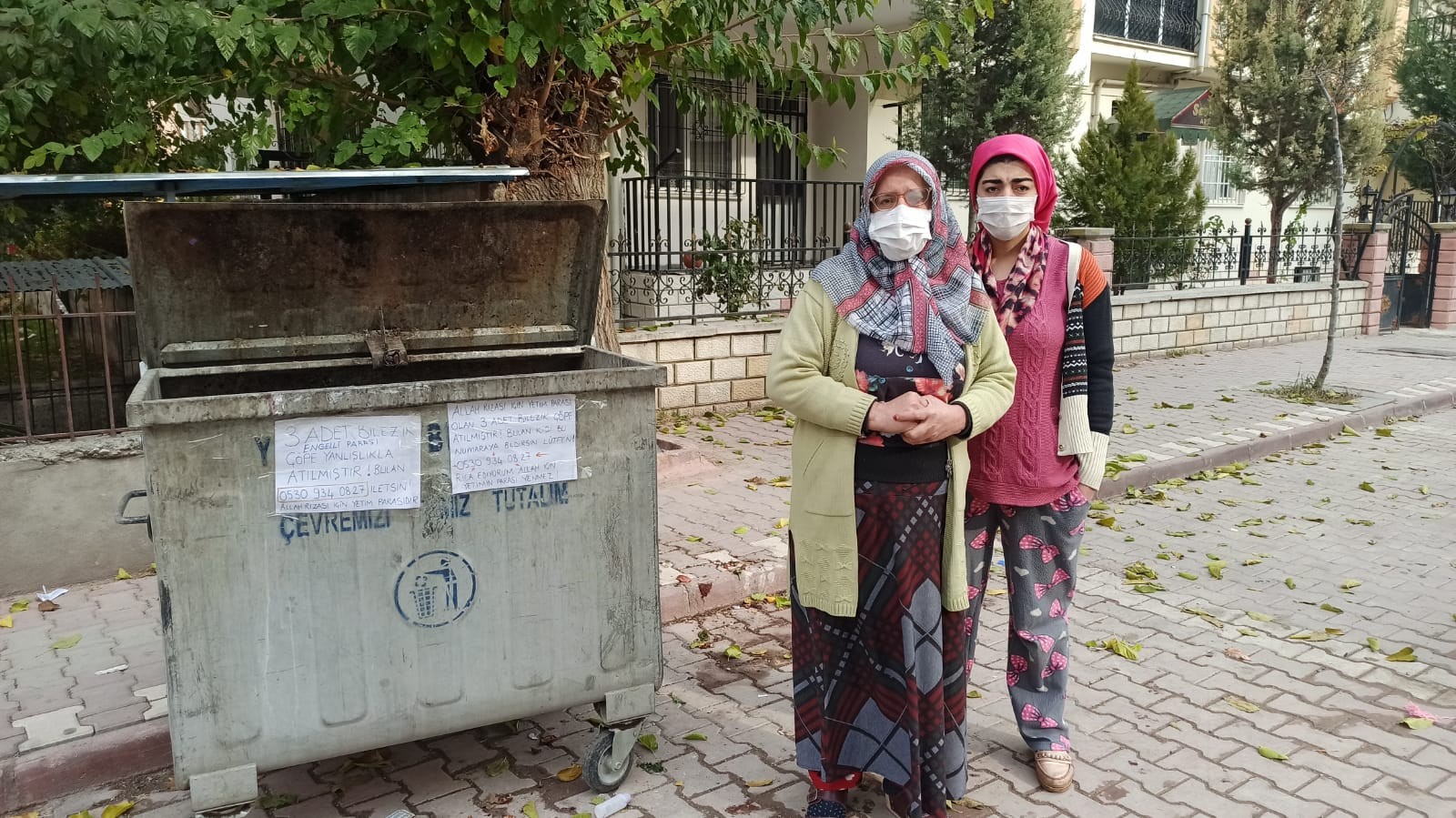 Bir anlık dalgınlıkla 3 bileziği çöpe attı