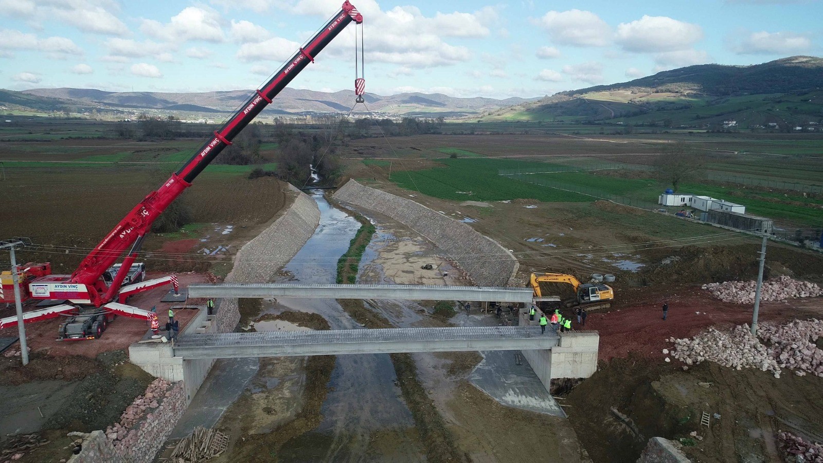 İki ilçeyi birbirine bağlayacak köprü tamamlanıyor