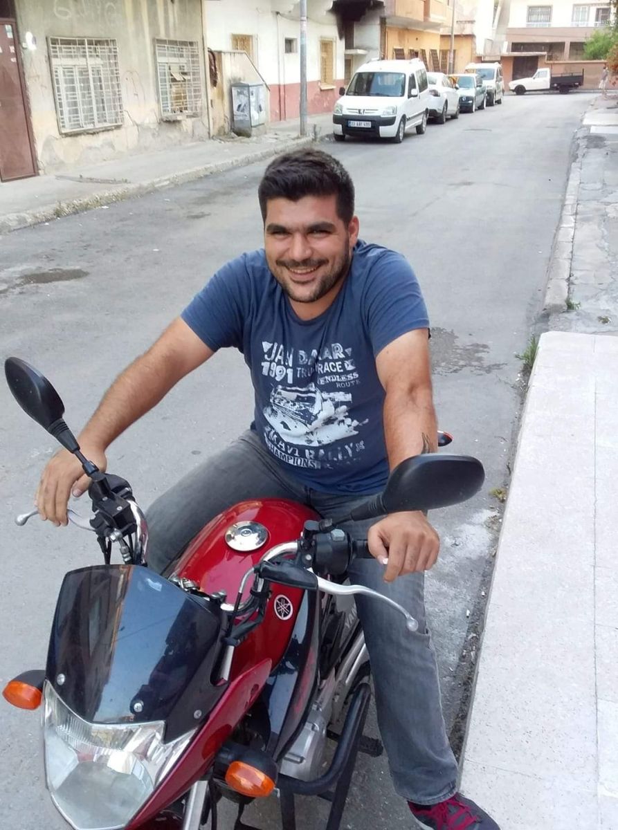 Sokak ortasında arkadaşını öldürdü