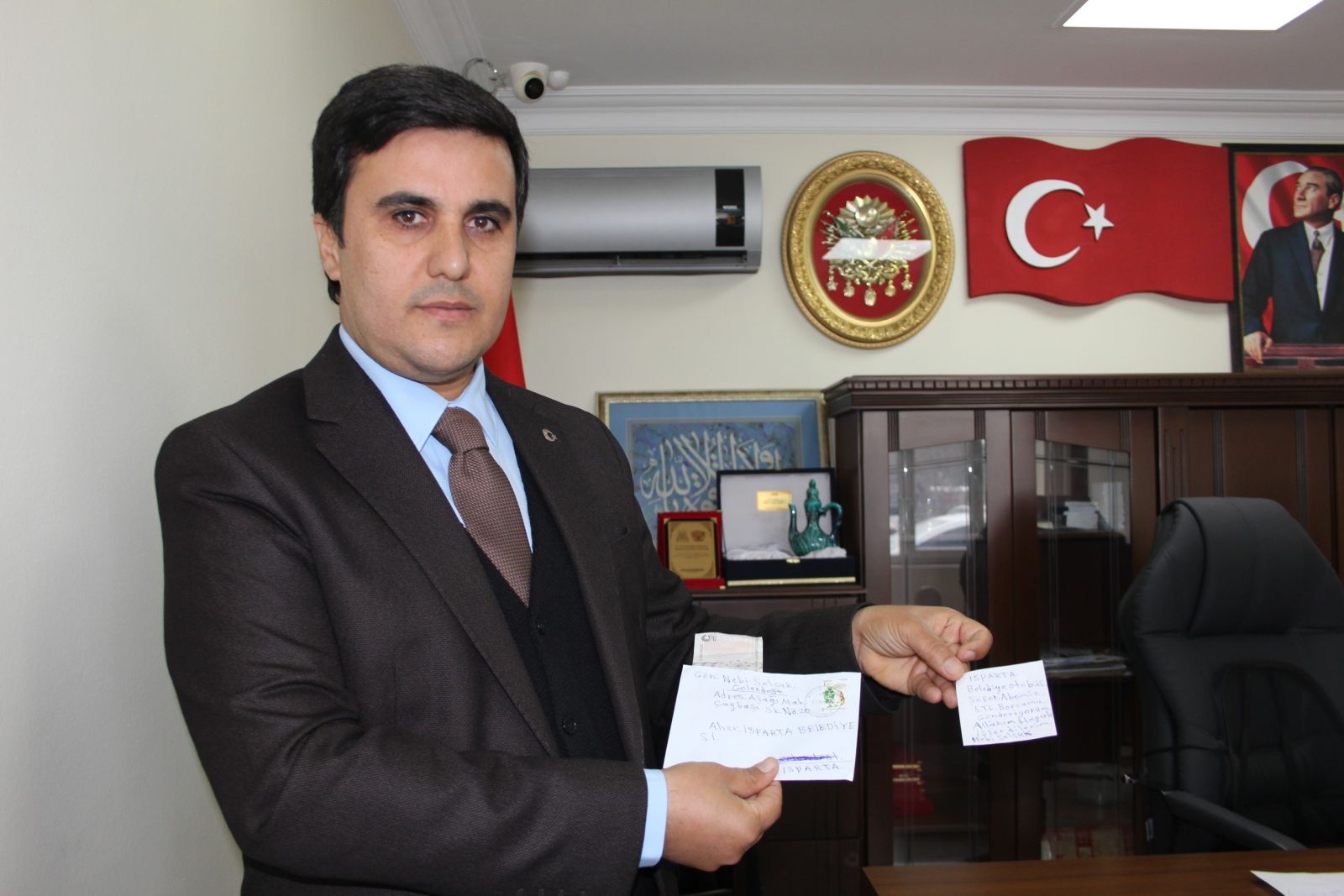 Parası olmadan kabul edildiği halk otobüsünün ücretini mektupla gönderdi