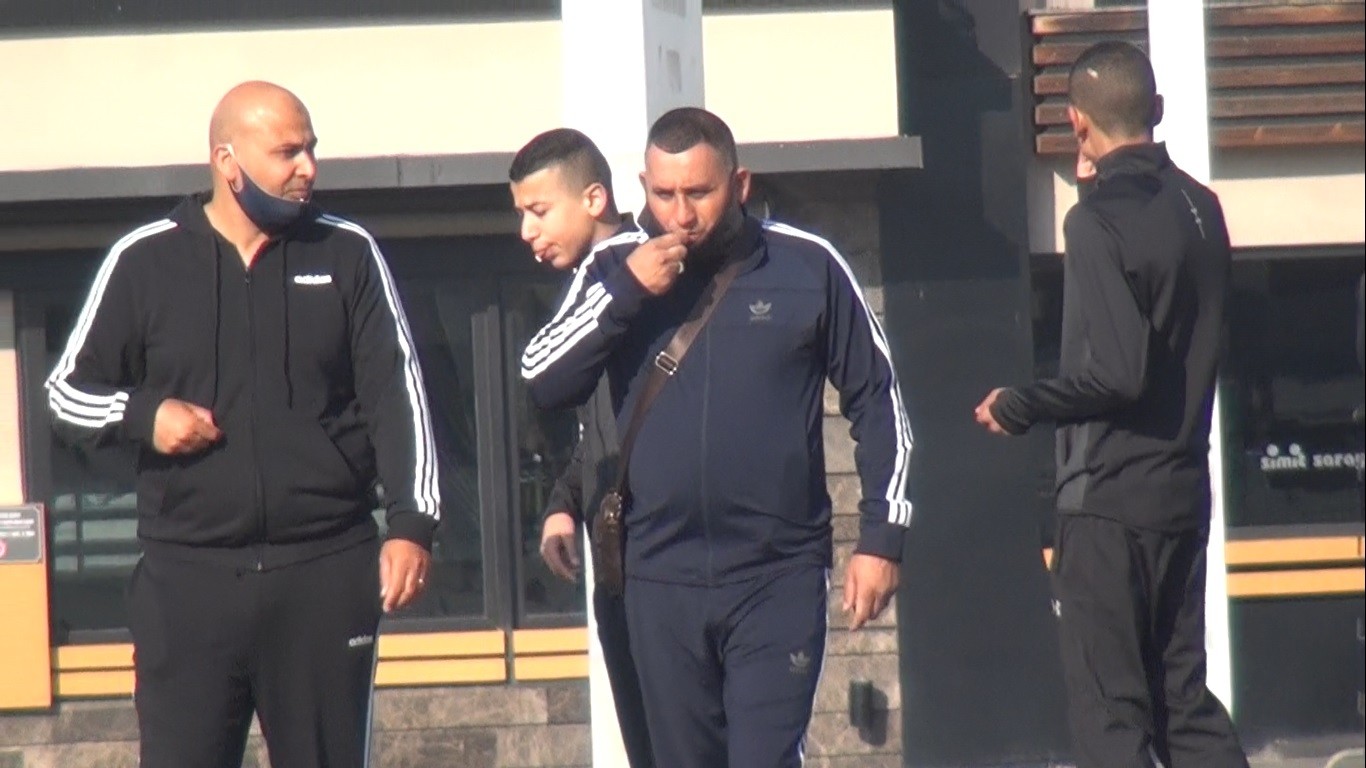 Kısıtlamadan muaf tutulan turistlerin Taksim keyfi