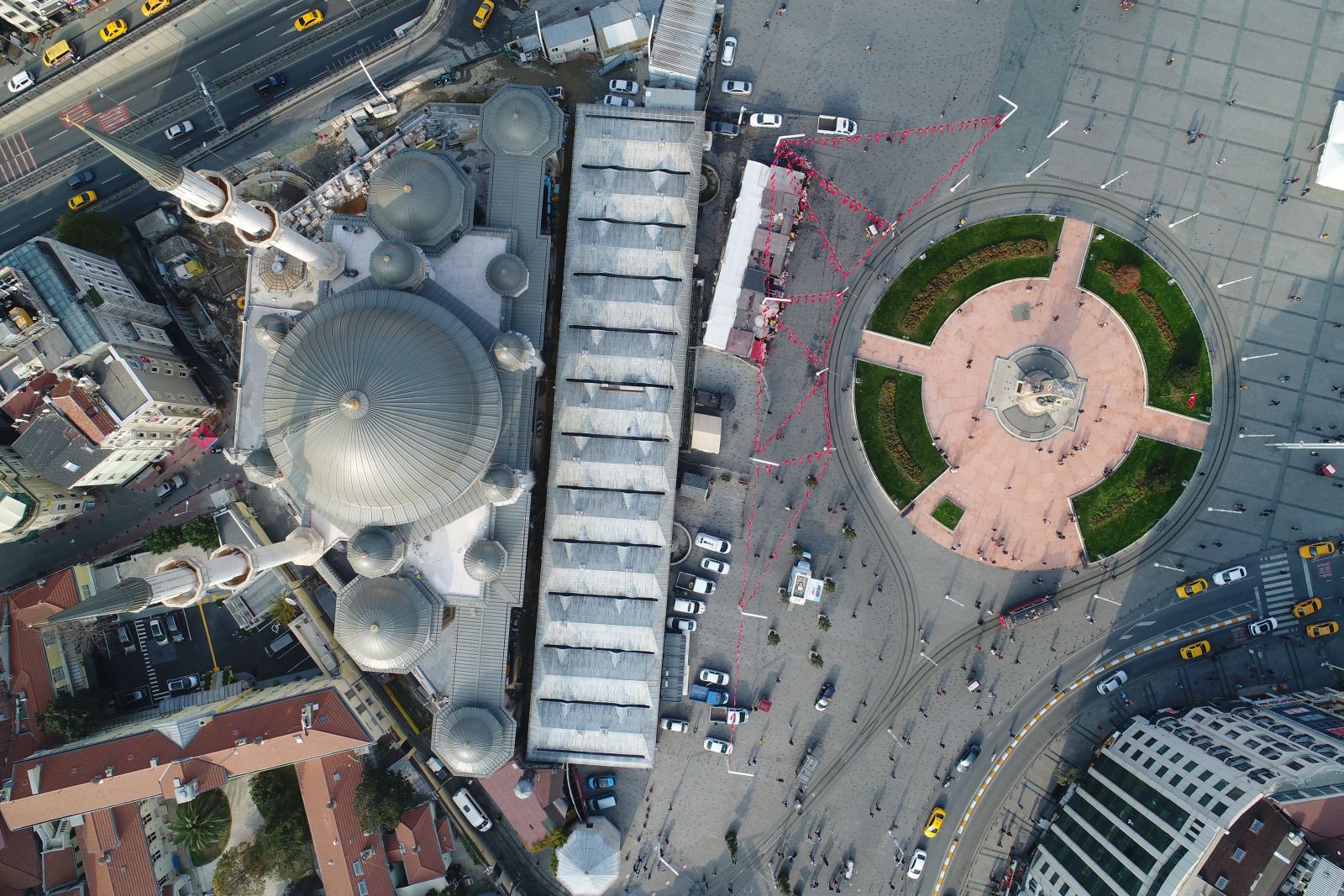 Taksim Camii'nde sona yaklaşıldı