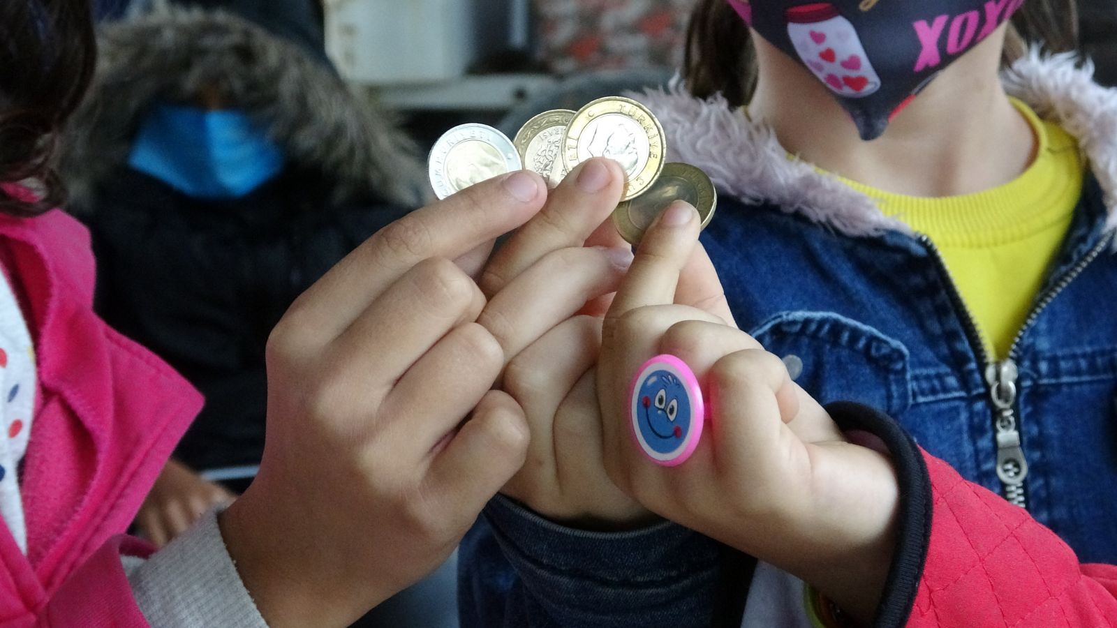 EBA'ya giremeyen öğrencilerden hırsızlara: Harçlığımızı verelim, kablolara dokunmayın